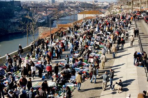 Street Flea Market in Porto – Vandoma Market 